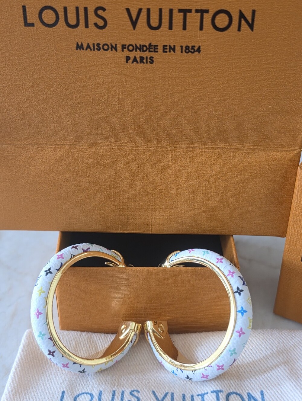 Gold and Multicolor Hoop Earrings  Indistinguishable!  Comes W/gift🎁🔥💥👍